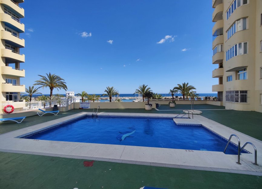Resale - Apartment - Middle Floor Apartment - Estepona - Estepona Centro