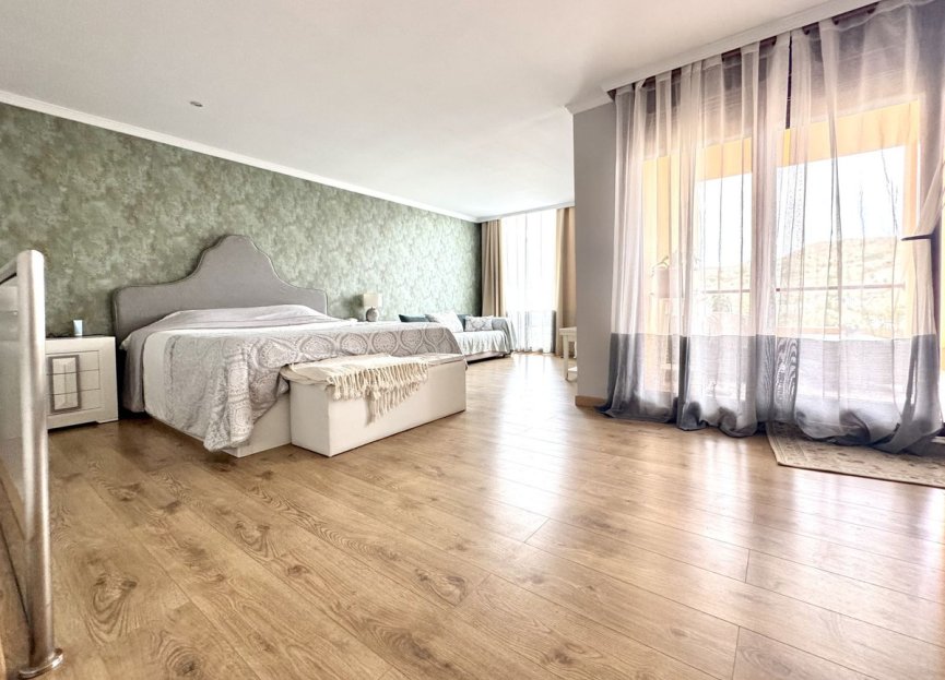 Resale - Apartment - Penthouse - Benahavís - Benahavís Centro