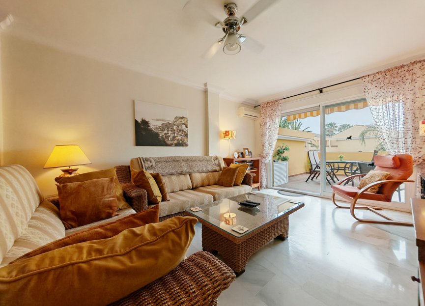 Resale - Apartment - Middle Floor Apartment - Marbella - Elviria