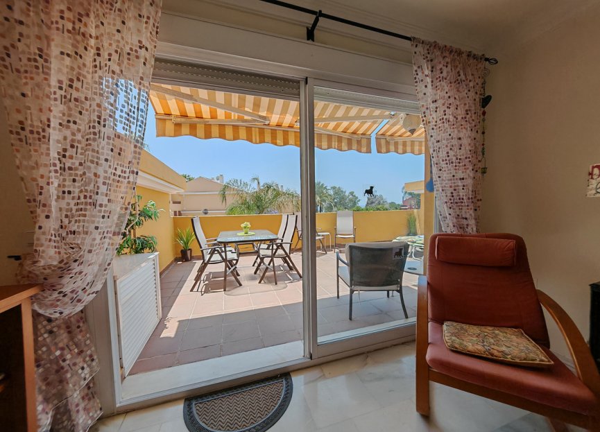 Resale - Apartment - Middle Floor Apartment - Marbella - Elviria