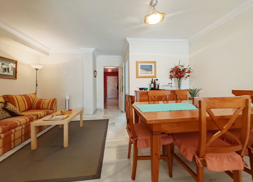 Resale - Apartment - Middle Floor Apartment - Marbella - Elviria