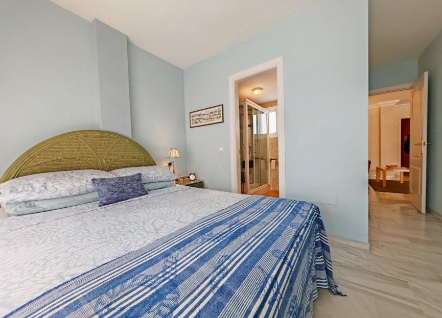 Resale - Apartment - Middle Floor Apartment - Marbella - Elviria