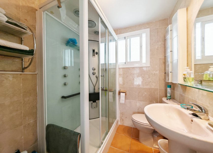 Resale - Apartment - Middle Floor Apartment - Marbella - Elviria