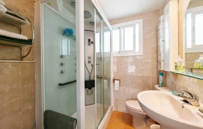 Resale - Apartment - Middle Floor Apartment - Marbella - Elviria