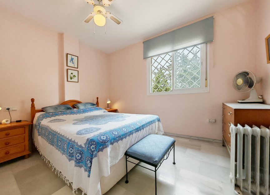 Resale - Apartment - Middle Floor Apartment - Marbella - Elviria