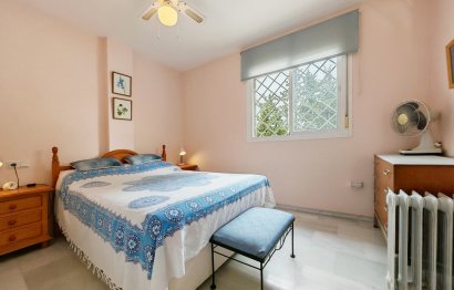 Resale - Apartment - Middle Floor Apartment - Marbella - Elviria