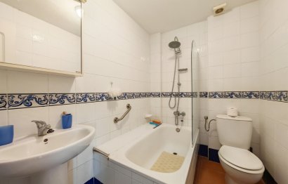 Resale - Apartment - Middle Floor Apartment - Marbella - Elviria