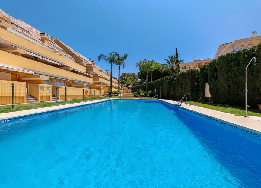 Resale - Apartment - Middle Floor Apartment - Marbella - Elviria