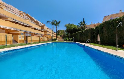 Resale - Apartment - Middle Floor Apartment - Marbella - Elviria