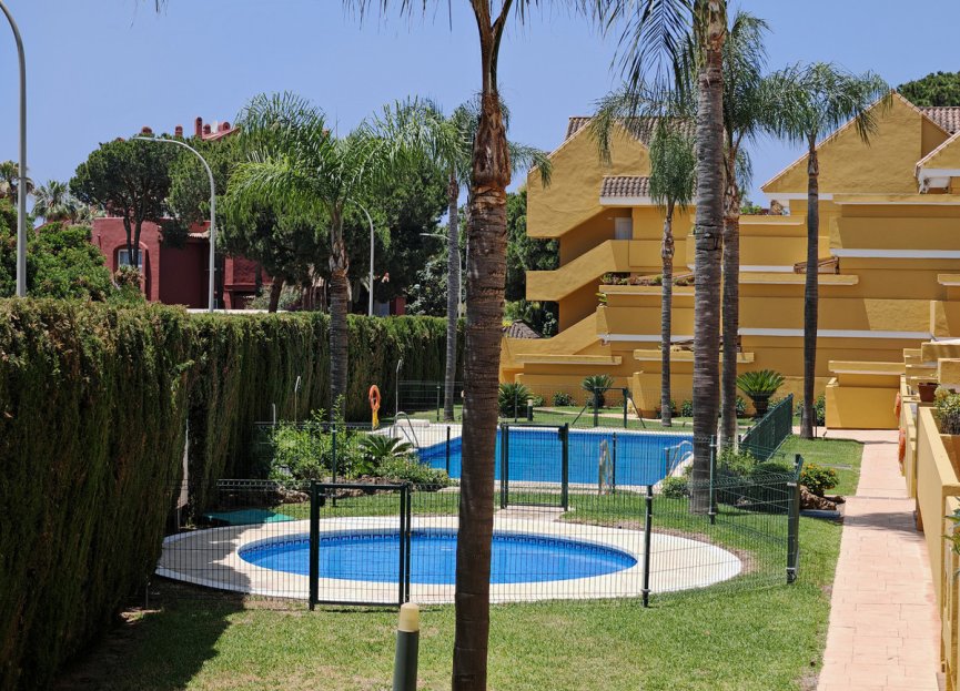Resale - Apartment - Middle Floor Apartment - Marbella - Elviria