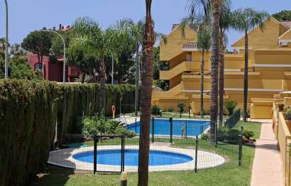 Resale - Apartment - Middle Floor Apartment - Marbella - Elviria