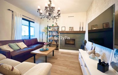 Resale - Apartment - Middle Floor Apartment - Estepona - Estepona Centro