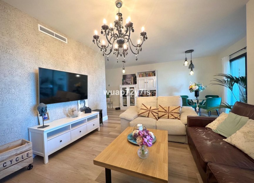 Resale - Apartment - Middle Floor Apartment - Estepona - Estepona Centro