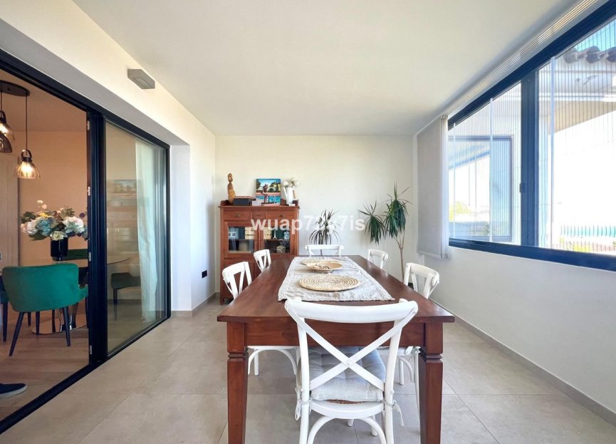 Resale - Apartment - Middle Floor Apartment - Estepona - Estepona Centro