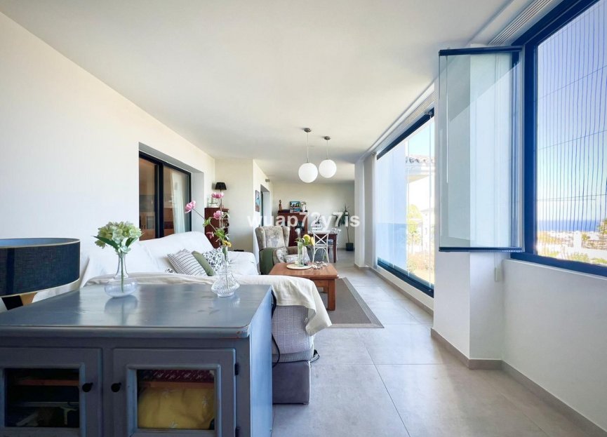 Resale - Apartment - Middle Floor Apartment - Estepona - Estepona Centro