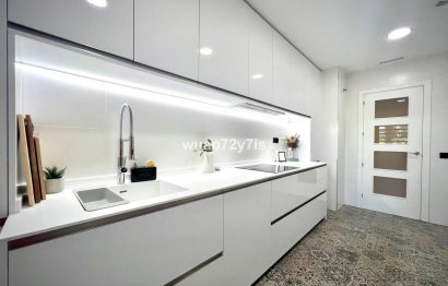 Resale - Apartment - Middle Floor Apartment - Estepona - Estepona Centro