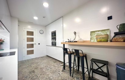 Resale - Apartment - Middle Floor Apartment - Estepona - Estepona Centro