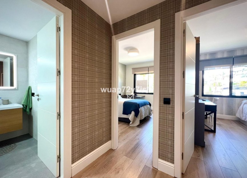 Resale - Apartment - Middle Floor Apartment - Estepona - Estepona Centro