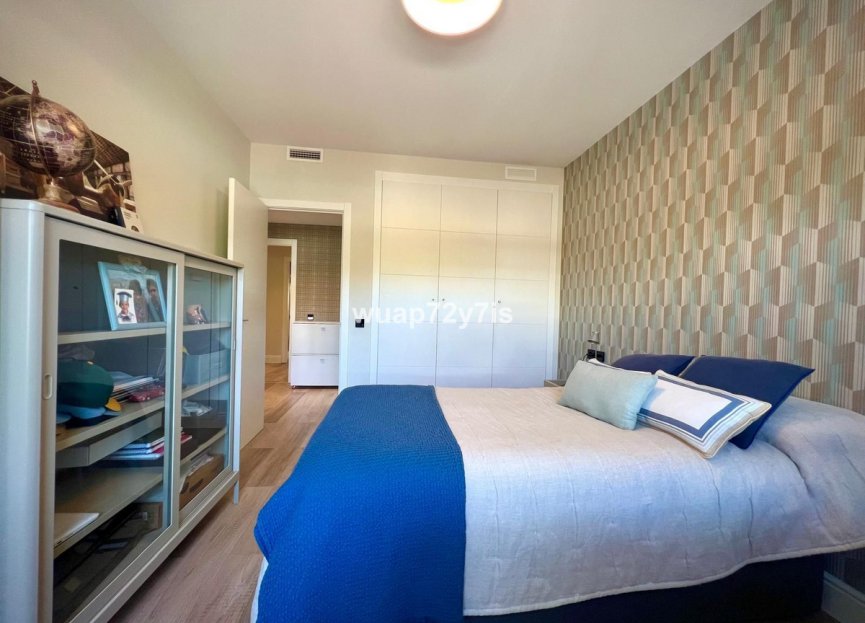 Resale - Apartment - Middle Floor Apartment - Estepona - Estepona Centro