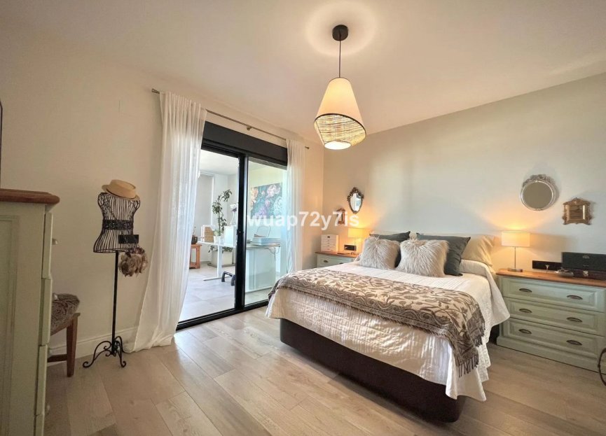 Resale - Apartment - Middle Floor Apartment - Estepona - Estepona Centro