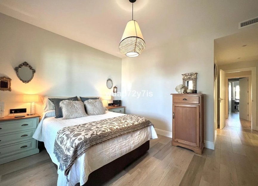 Resale - Apartment - Middle Floor Apartment - Estepona - Estepona Centro