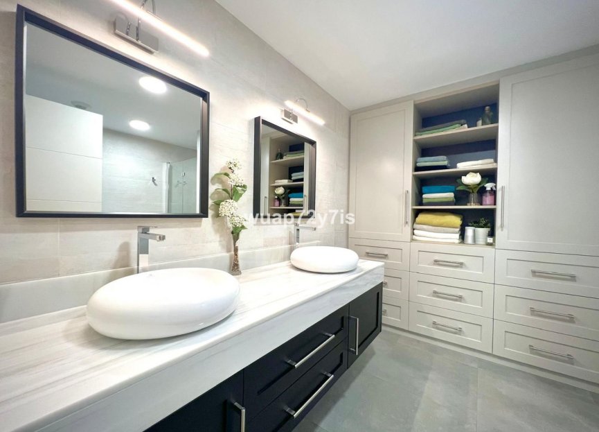 Resale - Apartment - Middle Floor Apartment - Estepona - Estepona Centro