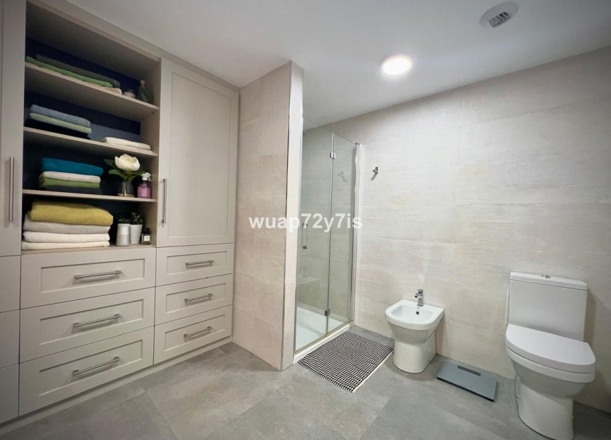 Resale - Apartment - Middle Floor Apartment - Estepona - Estepona Centro