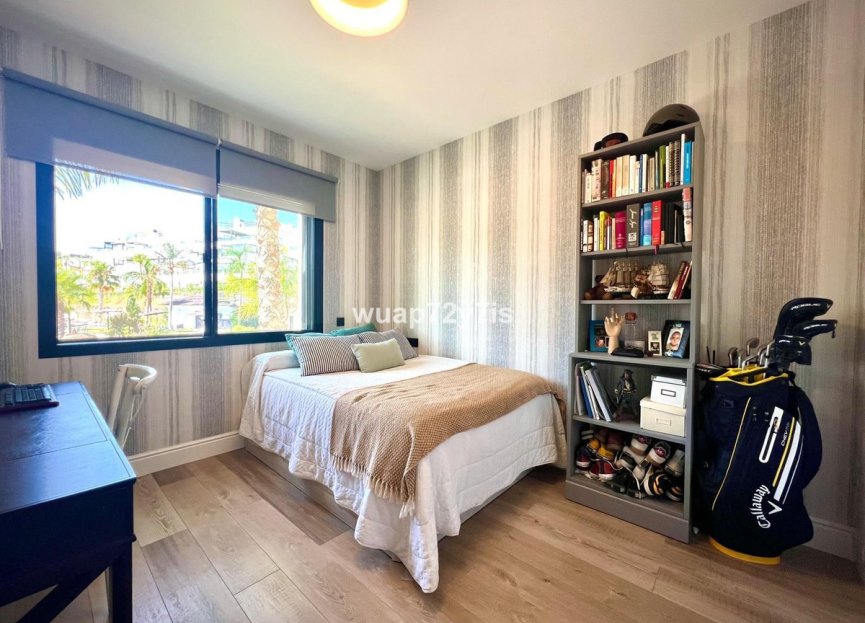 Resale - Apartment - Middle Floor Apartment - Estepona - Estepona Centro