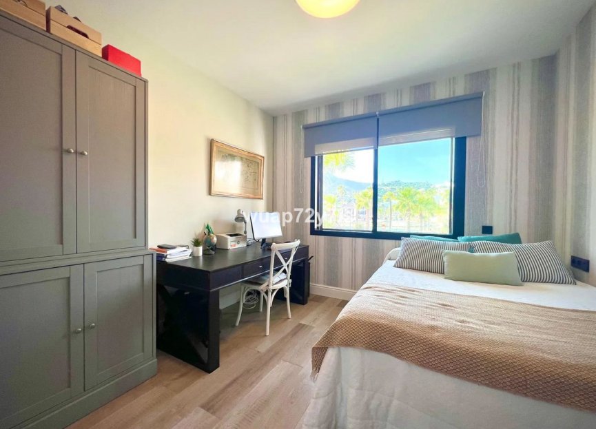 Resale - Apartment - Middle Floor Apartment - Estepona - Estepona Centro