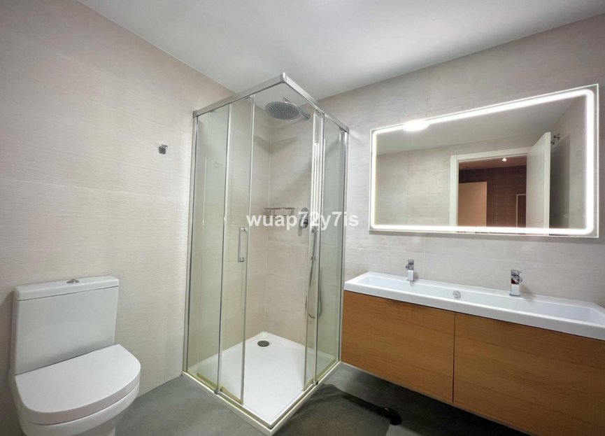 Resale - Apartment - Middle Floor Apartment - Estepona - Estepona Centro