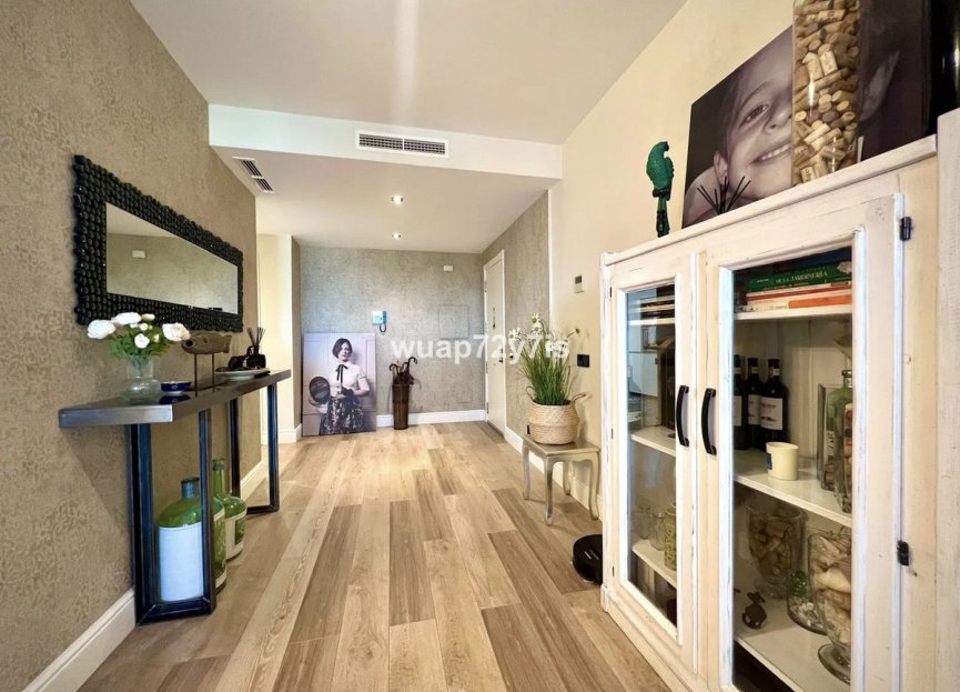 Resale - Apartment - Middle Floor Apartment - Estepona - Estepona Centro