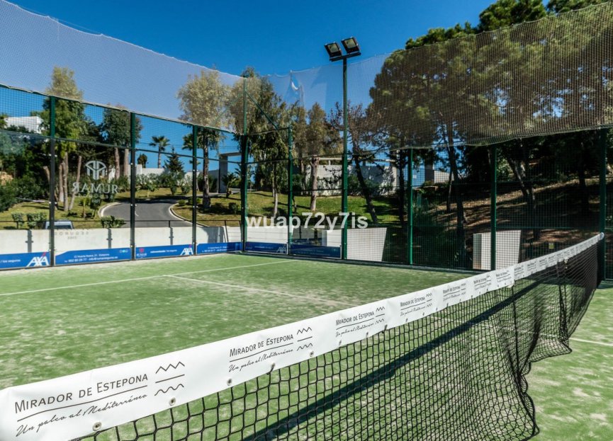 Resale - Apartment - Middle Floor Apartment - Estepona - Estepona Centro