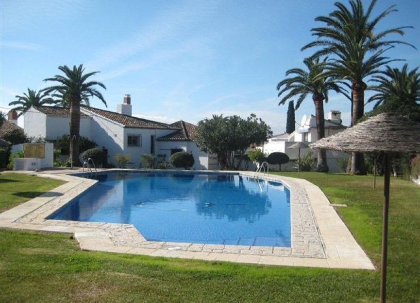 Resale - House - Townhouse - Estepona - Estepona Centro