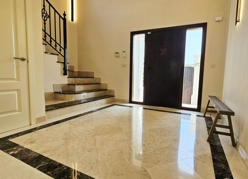 Resale - House - Detached Villa - Estepona - Estepona Centro