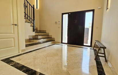 Resale - House - Detached Villa - Estepona - Estepona Centro