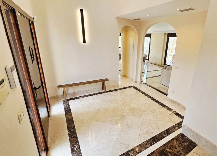 Resale - House - Detached Villa - Estepona - Estepona Centro