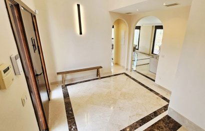 Resale - House - Detached Villa - Estepona - Estepona Centro