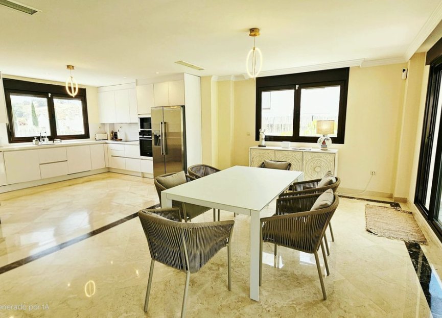 Resale - House - Detached Villa - Estepona - Estepona Centro