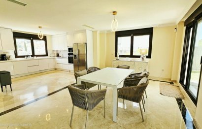 Resale - House - Detached Villa - Estepona - Estepona Centro