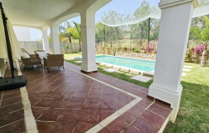 Resale - House - Detached Villa - Estepona - Estepona Centro