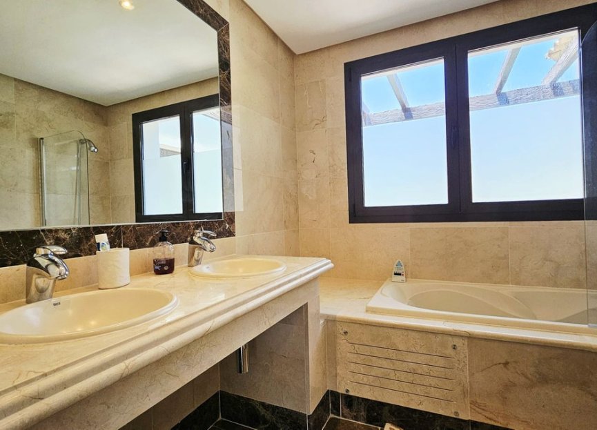 Resale - House - Detached Villa - Estepona - Estepona Centro