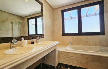 Resale - House - Detached Villa - Estepona - Estepona Centro