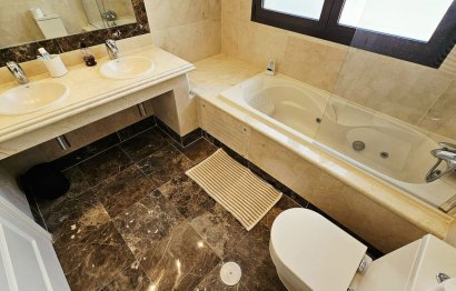 Resale - House - Detached Villa - Estepona - Estepona Centro