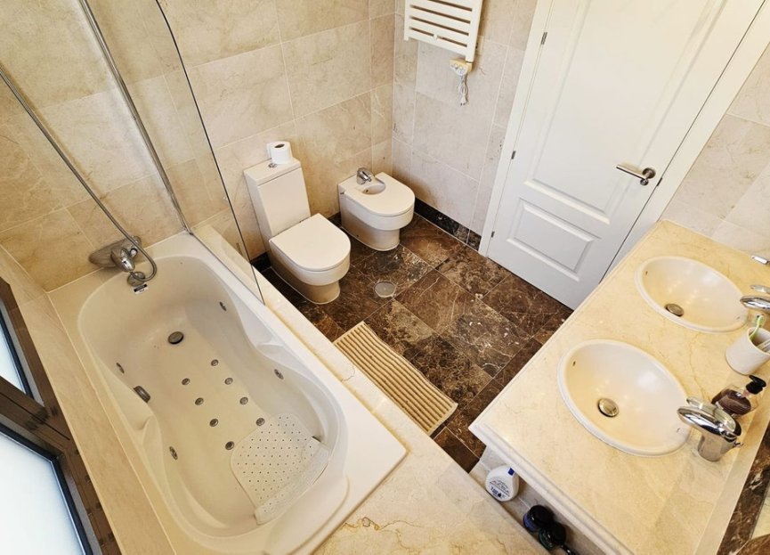 Resale - House - Detached Villa - Estepona - Estepona Centro