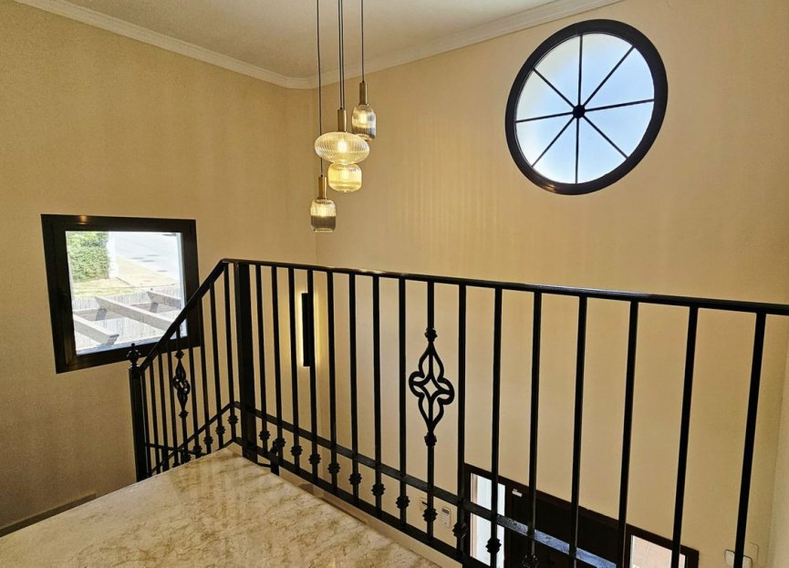 Resale - House - Detached Villa - Estepona - Estepona Centro