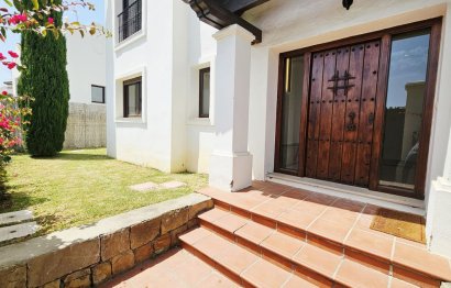 Resale - House - Detached Villa - Estepona - Estepona Centro