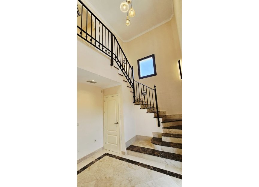 Resale - House - Detached Villa - Estepona - Estepona Centro