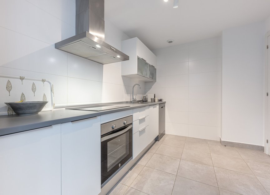 Resale - Apartment - Middle Floor Apartment - Estepona - Estepona Centro