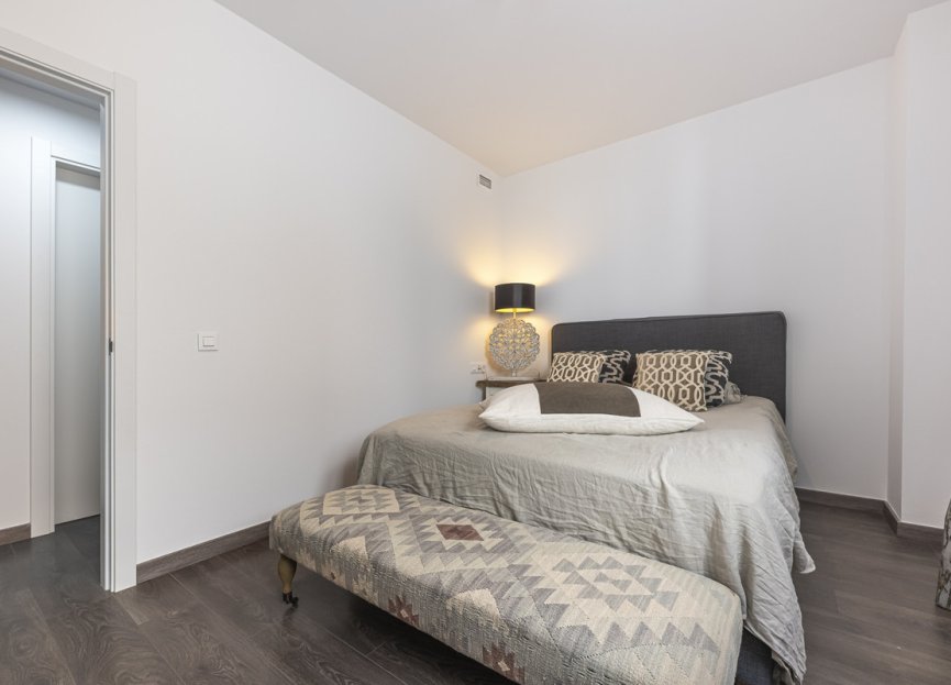 Resale - Apartment - Middle Floor Apartment - Estepona - Estepona Centro