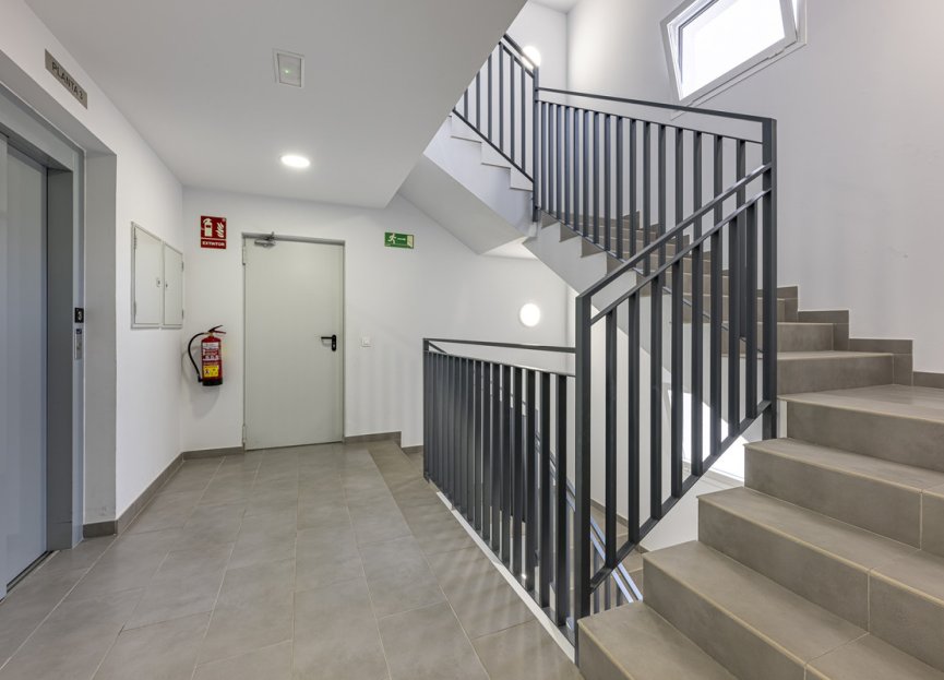 Resale - Apartment - Middle Floor Apartment - Estepona - Estepona Centro